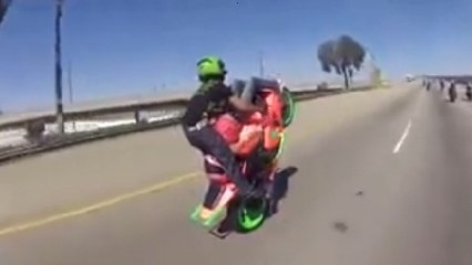 Découvrez l'incroyable figure que ce couple a réalisé en moto