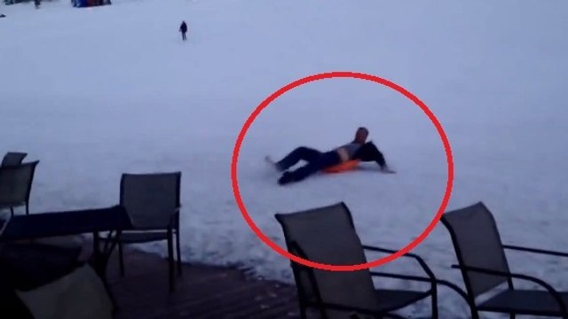 Il descend une pente en luge, mais rien ne se passe comme prévu !