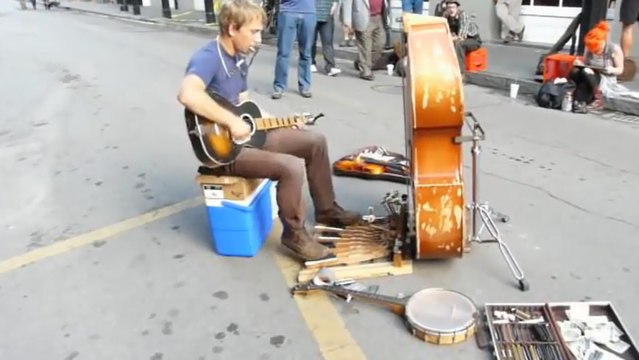 Aux Etats-Unis, un homme est capable de jouer un orchestre à lui tout seul