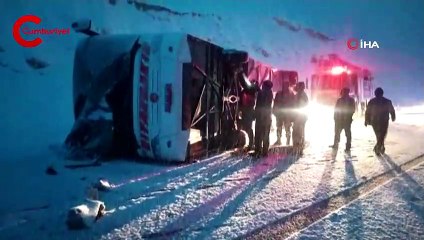 Sivas'ta yolcu otobüsü devrildi: 34 yaralı