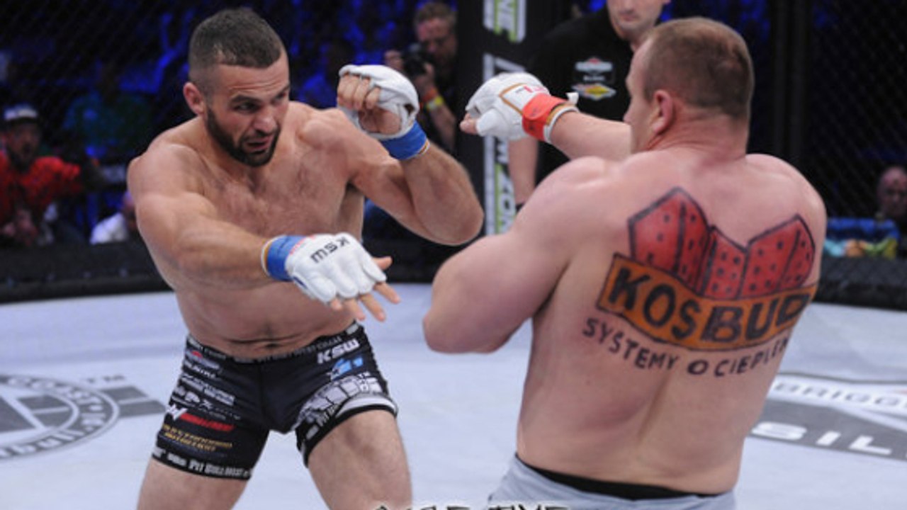 Pourquoi ces monstres physiques polonais ont ces drôles de tatouages quand ils combattent