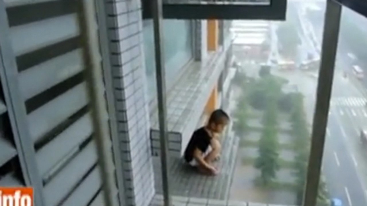 À 5 ans, ce petit garçon a failli tomber d'un immeuble de 12 étages