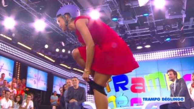 Touche pas à mon poste: Enora Malagré enfile une culotte en pleine émission