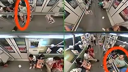 Après le malaise d'un passager, des Chinois paniqués s'enfuient du métro