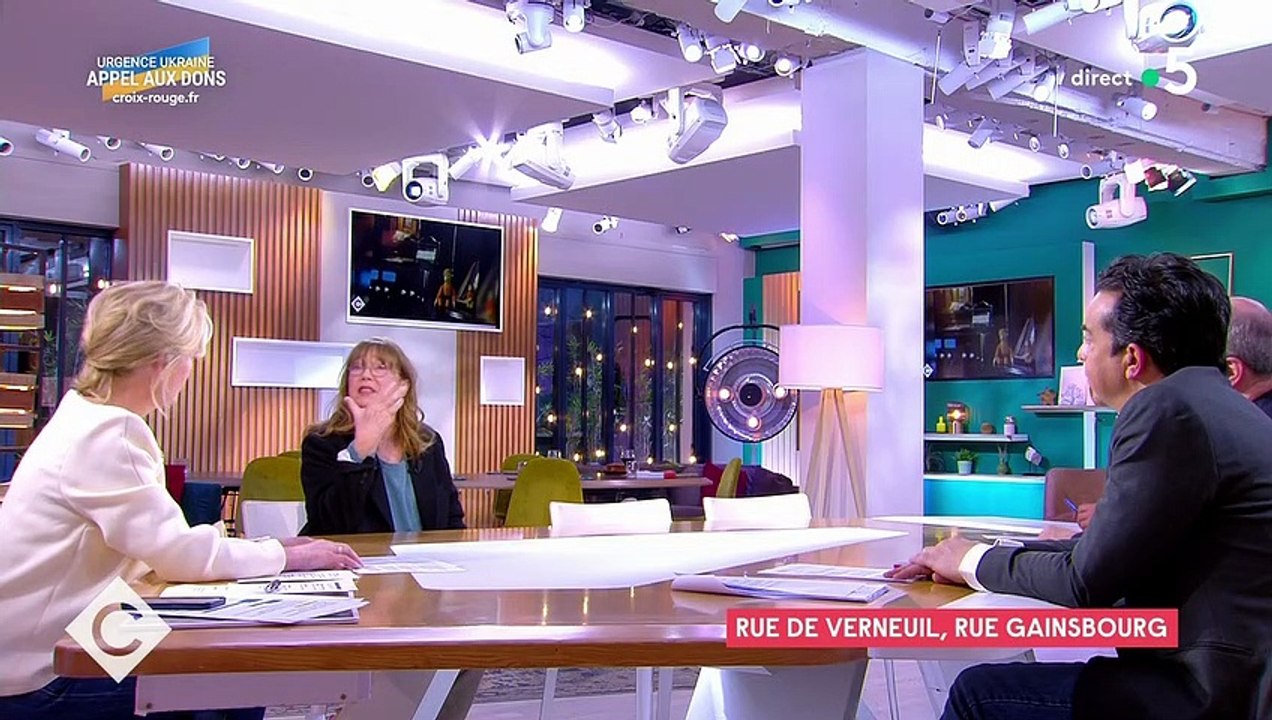 Jane Birkin évoque ses souvenirs au domicile de Serge Gainsbourg situé 5 bis rue de Verneuil à Paris, prochainement transformé en musée