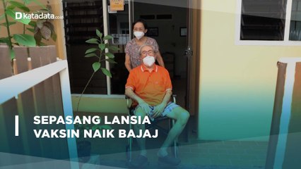 Menginspirasi! Begini Semangat Sepasang Lansia Vaksin Naik Bajaj | Katadata Indonesia
