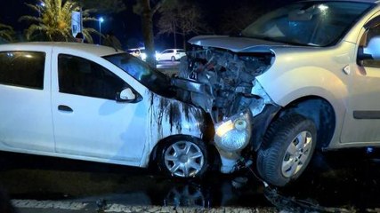 MALTEPE'DE KAZA; IŞIKLARDA BEKLEYEN OTOMOBİLE ÇARPTI