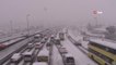 İstanbul kar altında araçlar yolda kaldı... Küçükçekmece E5 kar nedeniyle kapandı çok sayıda araç yolda kaldı