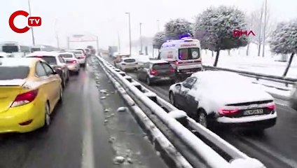 KÜÇÜKÇEKMECE D-100'DE TRAFİK DURMA NOKTASINA GELDİ