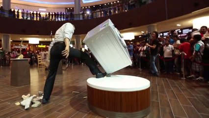 Cet artiste parvient à faire tenir n'importe quel objet en équilibre