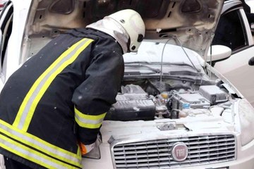 Son dakika haberleri! Isparta'da alev alan araç itfaiye ekiplerinin müdahalesiyle söndürüldü