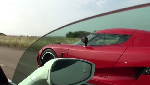 Un incroyable duel entre une Ferrari 458 Italia et une Koenigsegg Agera R