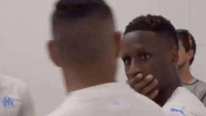 La réaction hilarante de Bouna Sarr quand Payet l'embrasse sur le bouche