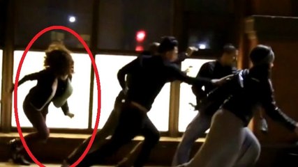 Une jeune fille en pleurs fait flipper des passants qui veulent la consoler