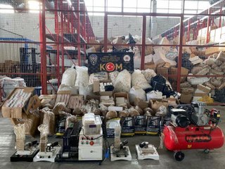 Son dakika haberi... ADANA'DA 13 MİLYON MAKARON ELE GEÇİRİLDİ; 5 GÖZALTI