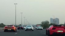 Des supercars font une virée sur l'autoroute