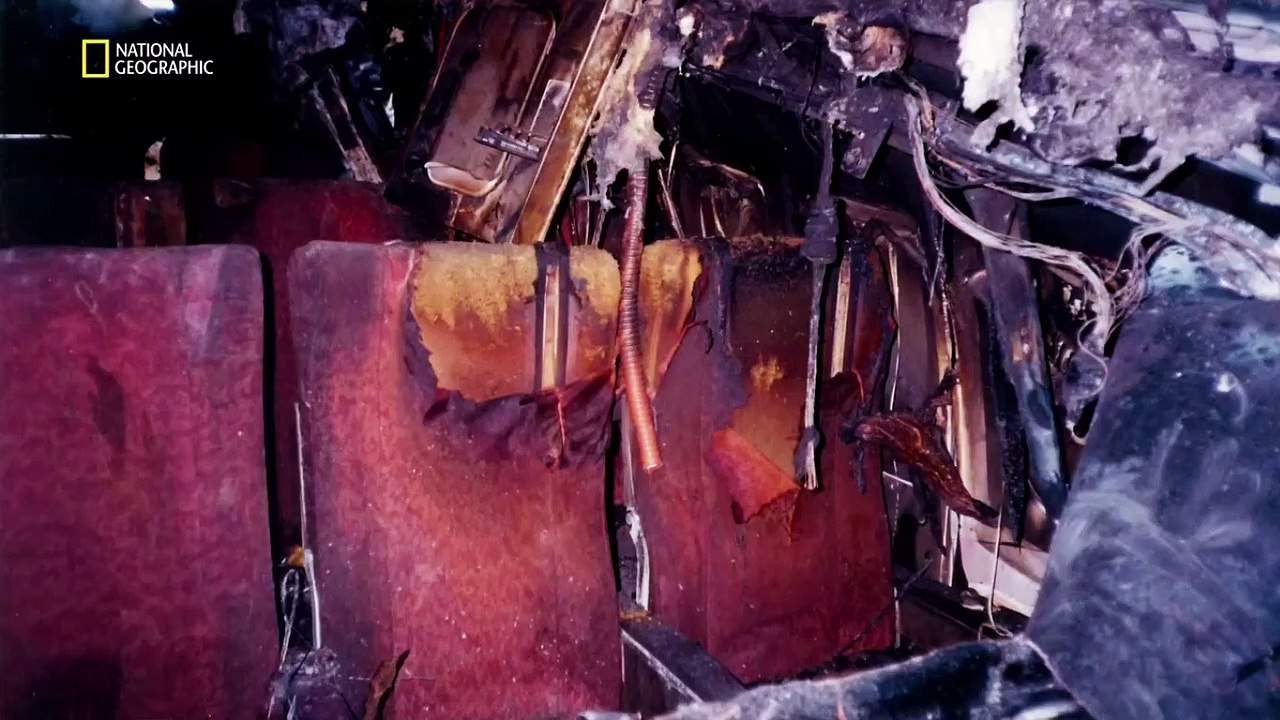 Uçak Kazası Raporu - Patlayıcı İniş (2020) [19. Sezon 3. Bölüm]