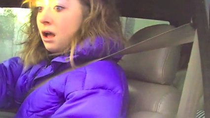 Elle se fait arrêter par la police, mais pas pour la raison qu'elle pensait