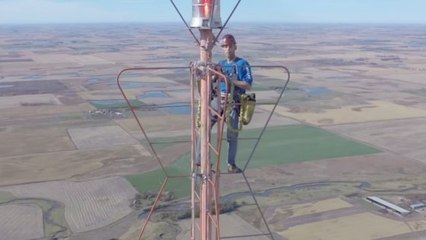 Il a probablement le job le plus dangereux du monde