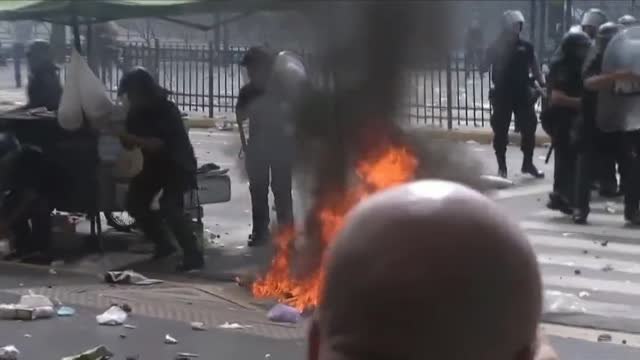 Ocho heridos en las protestas por el acuerdo del gobierno argentino con el Fondo Monetario Internacional
