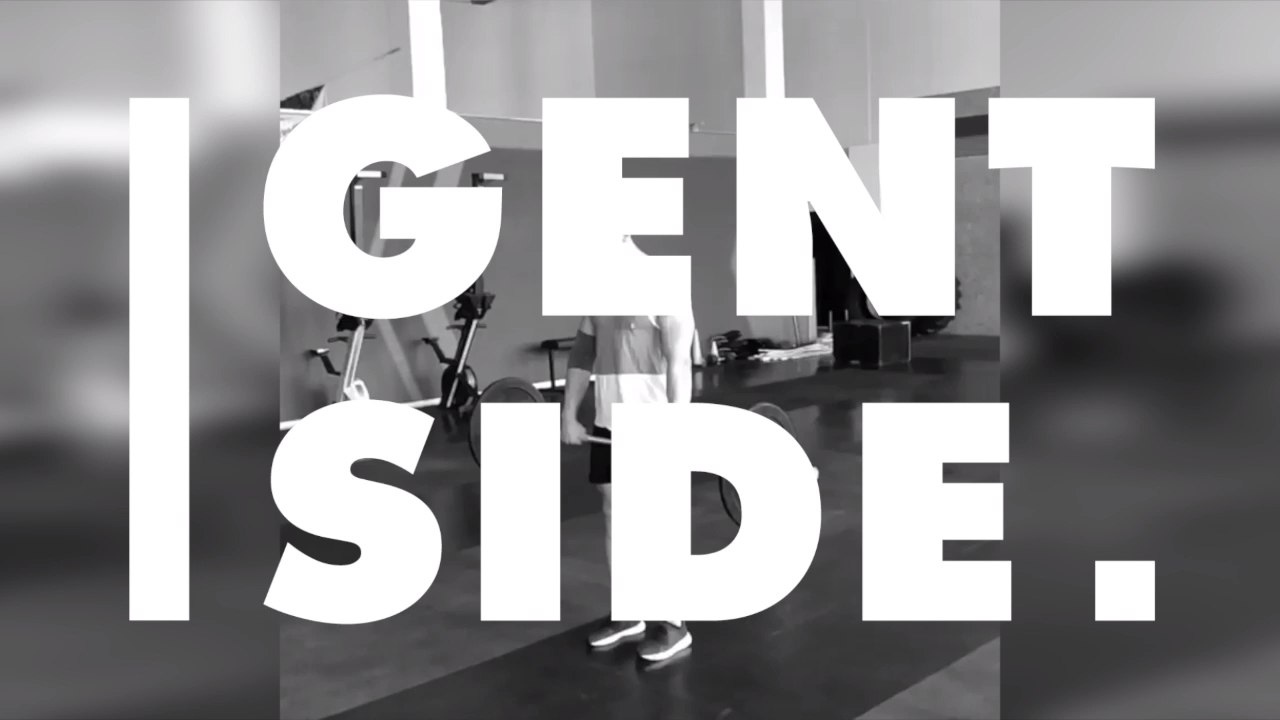 Insolite : un athlète russe exécute un salto parfait avec une barre de musculation chargée