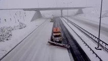 Kar yağışı etkisini gösteriyor - Kuzey Marmara otoyolunda yol açma çalışması
