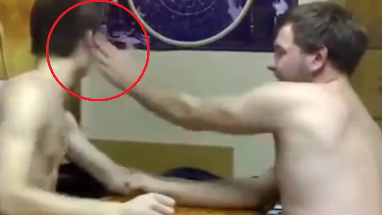 Une version du jeu pierre-feuille-ciseaux pour les warriors