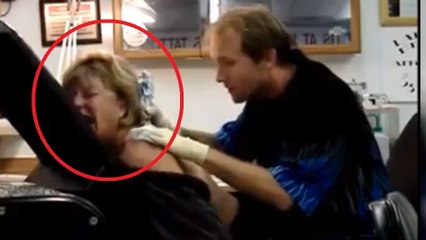 Elle souffre le martyre en se faisant tatouer