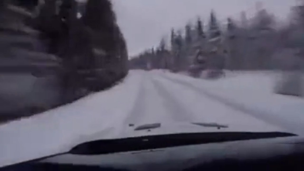 Voilà comment conduire une voiture de rally sur la neige comme un pro