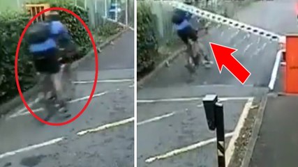 Un cycliste s'encastre dans une barrière automatique