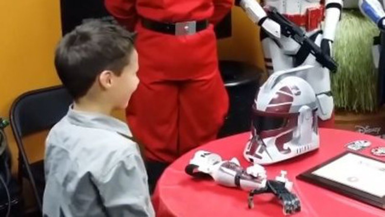 Un enfant handicapé fan de Star Wars reçoit un cadeau d'une valeur exceptionnelle