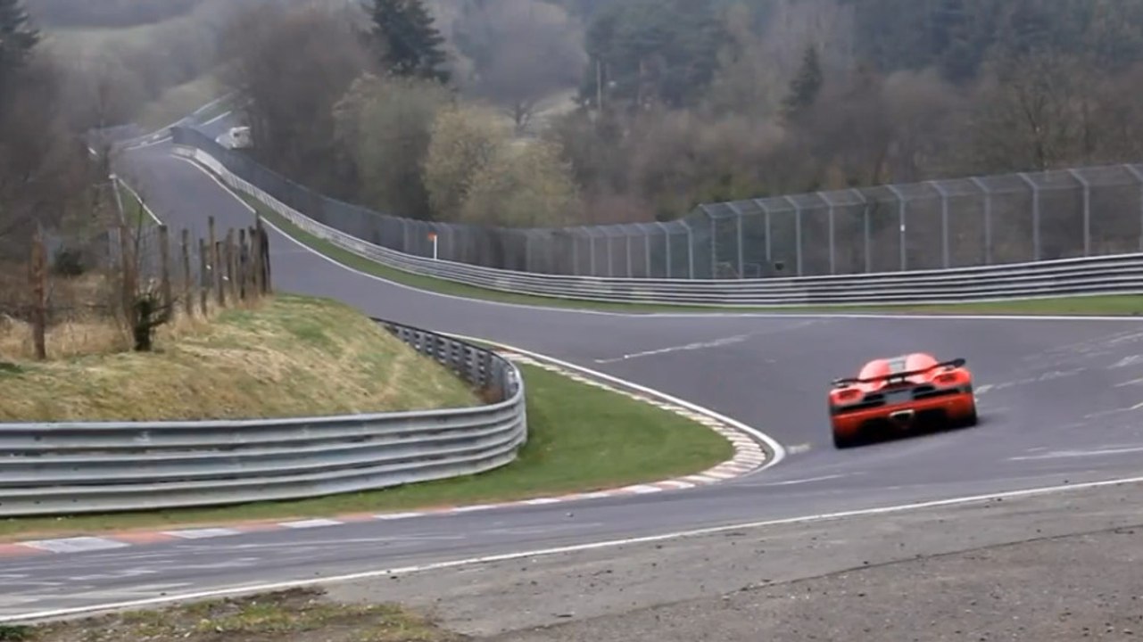 Cette Koenigsegg Agera R dépasse les 400 km/h sur le circuit de Nürburgring