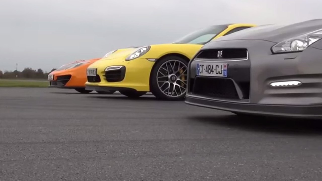 Une Nissan GT-R affronte une McLaren 12C et une Porsche 911 dans une course folle