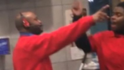Viré par son patron, cet employé de McDonald's pète les plombs devant les clients