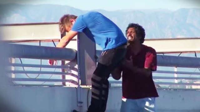 Ils font semblant de vouloir se suicider pour une expérience sociale