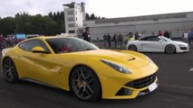 Départ et accélération d'une Ferrari F12 Berlinetta