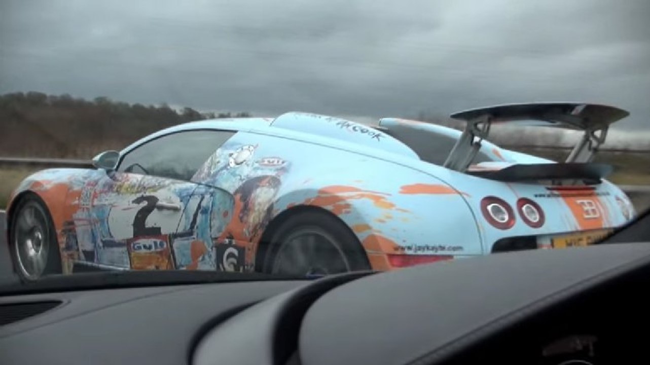 Une Audi R8 tente de rivaliser sur route avec... une Bugatti Veyron !