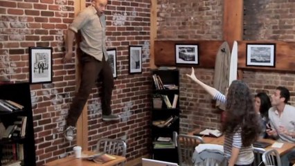 Des personnes se font attaquer par une fille dotée de pouvoirs télékinétiques