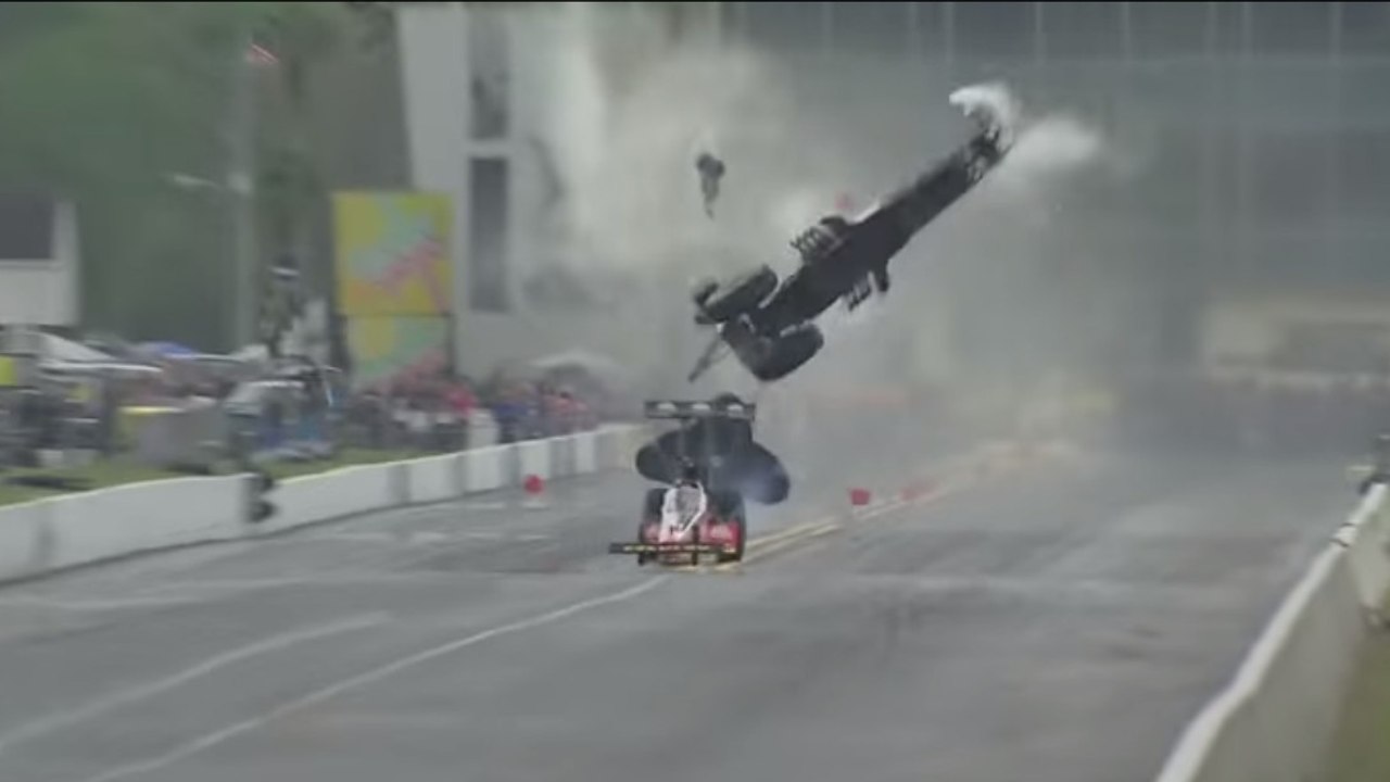 Un terrible accident lors d'une course de dragster