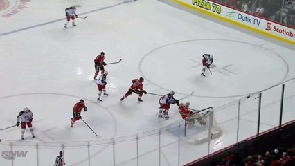 Insolite : Le retourné exceptionnel d'un gardien de hockey pour arrêter un but