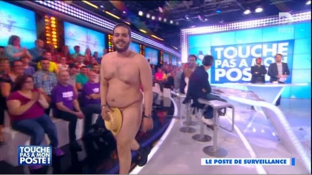 TPMP : un homme complètement nu débarque sur le plateau