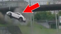 Il perd le contrôle de sa Porsche Cayman S et décolle au dessus de la route