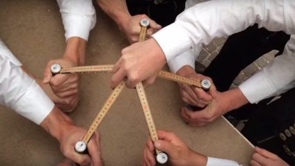 L'astuce ultime pour ouvrir cinq bières d'un seul coup !
