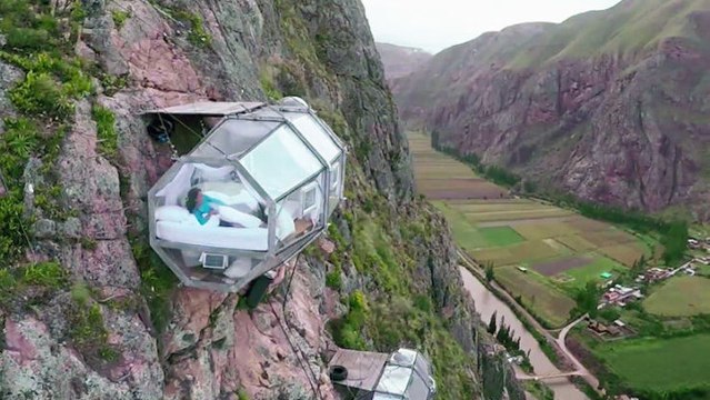 Avec les Skylodges, dormez suspendus dans le vide !