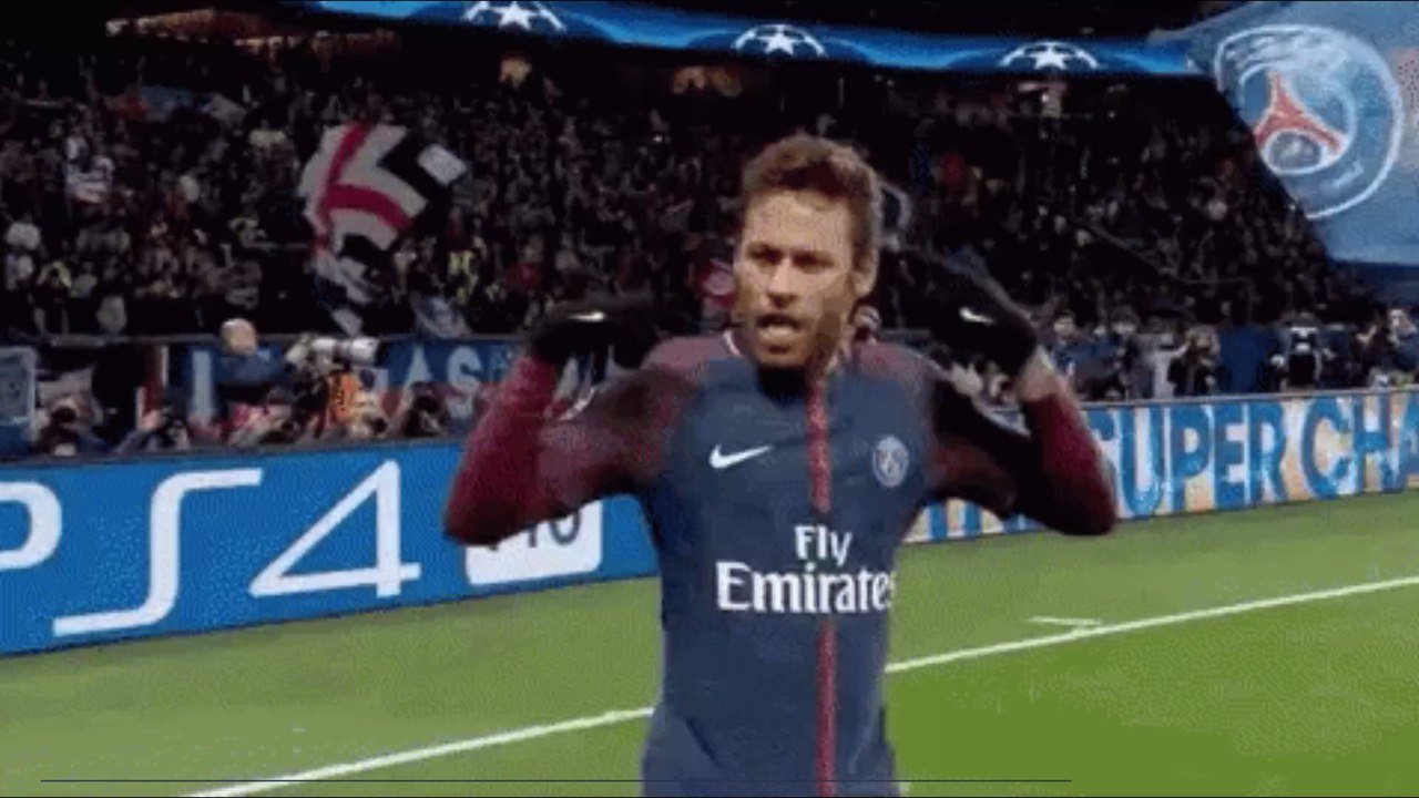 Insolite : pourquoi les joueurs de football se mettent la main devant la bouche pour communiquer entre eux