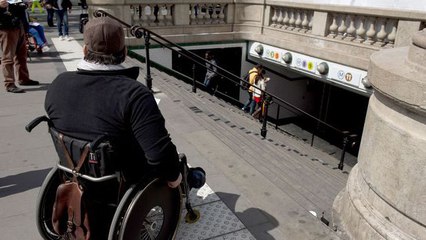 Scalevo : une chaise qui traverse automatiquement les escaliers pour les handicapés