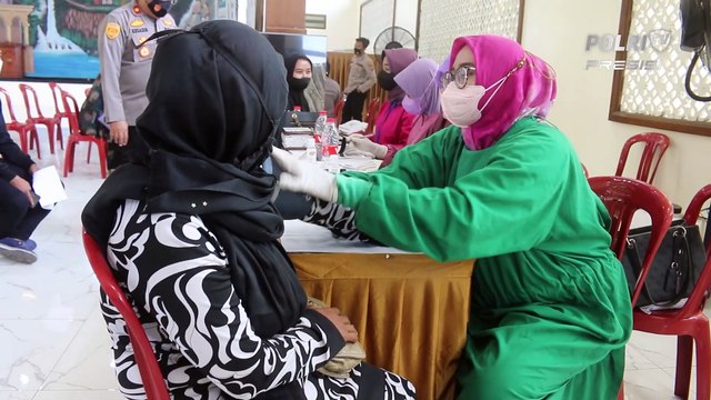 Dukung Herd Immunity, Irwasda Polda Banten Tinjau Vaksinasi Serentak di Ponpes Al-Mizan 2