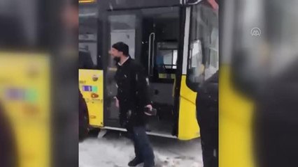 Yolda kalan İETT otobüsünün şoföründen "tuzlama" tepkisi