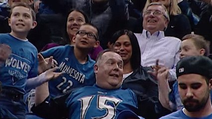 Il enflamme tout le stade avec une danse de dingue