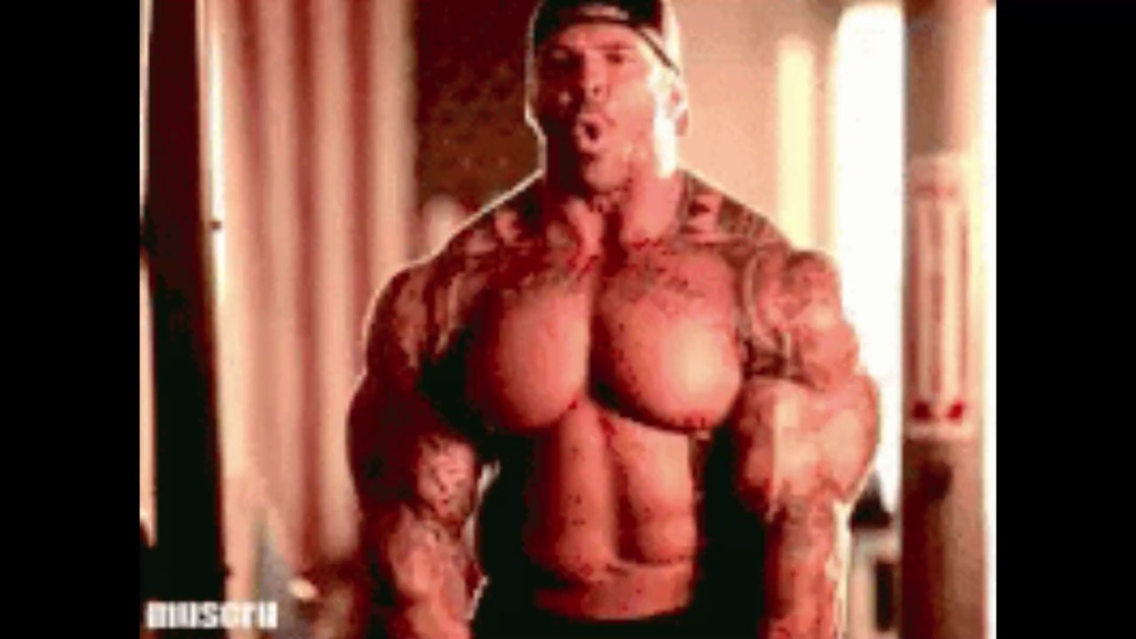 Insolite : un bodybuilder du Kazakhstan a épousé une poupée gonflable